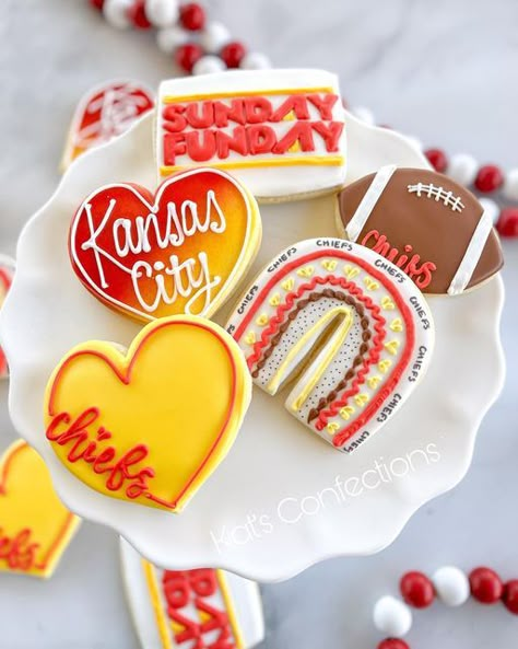 Game Day Cookies Decorated, Chiefs Cookies Royal Icing, Kc Chiefs Sugar Cookies, Chiefs Decorated Cookies, Taylor Swift Chiefs Cookies, Game Day Cookies, Chiefs Cookies Decorated, Chiefs Sugar Cookies, Kc Chiefs Cookies