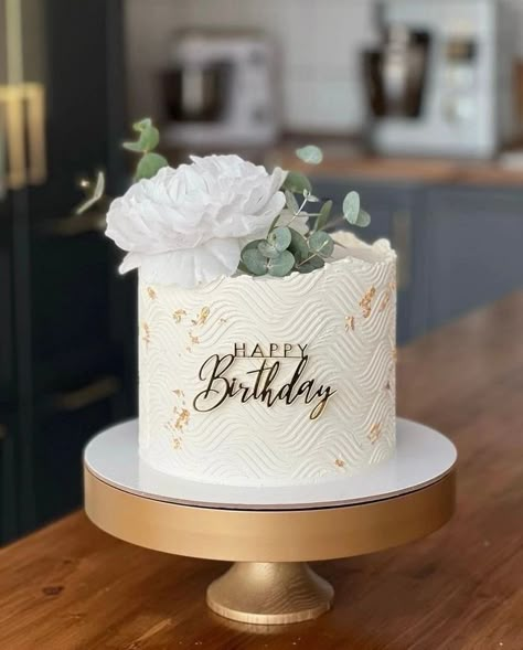 Simple Elegant Cakes, 50th Birthday Cake For Women, Birthday Cake For Women Elegant, Birthday Cake For Women Simple, Modern Birthday Cakes, Most Delicious Food, Decorate A Cake, Birthday Cake With Flowers, New Birthday