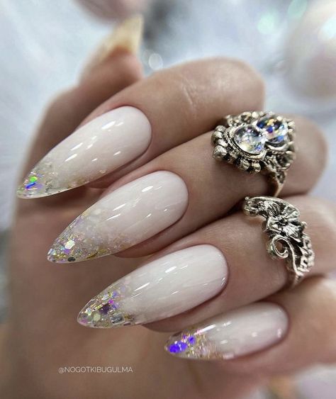 Nail Designs Summer Almond, Nail Designs Almond, Summer Almond Nails, Almond Nail Designs, Nude Nail Designs, White Acrylic Nails, Pretty Nail Art Designs, Almond Nails Designs, Almond Acrylic Nails