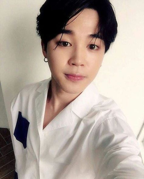 black haired jimin selfies? yes please. Jimin Black Hair, Jimin Pictures, Jimin Selca, Park Ji Min, Park Jimin Bts, Fan Fiction, Jimin Jungkook, Mortal Kombat, Bts Bangtan Boy