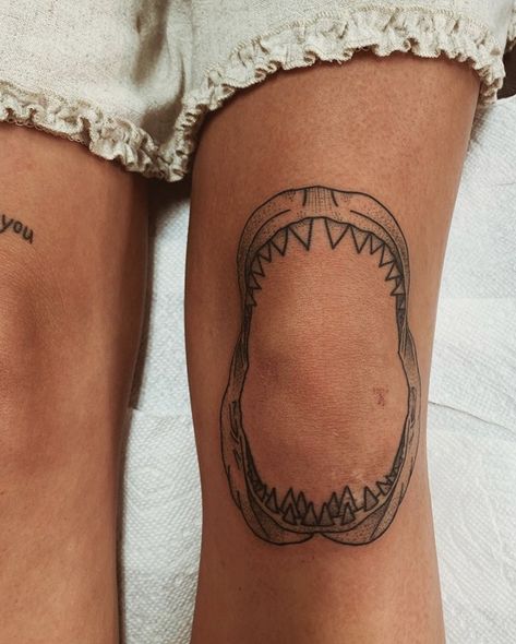 Around The Knee Tattoos, Shark Jaws Tattoo Knee, Shark Jaw Tattoo Knee, Jaw Tattoo Knee, Around Knee Tattoo, Shark Jaw Tattoo, Shark Jaws Tattoo, Jaw Tattoo, Tattoo Knee