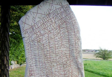 rok stone - photo by Bengt Olof ÅRADSSON / Wikipedia Viking Runestone, Germanic Runes, Riddles And Answers, Winter Study, Anglo Saxon Runes, Uppsala University, Writing Forms, Runic Alphabet, Germanic Tribes