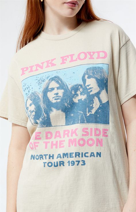 Purple Clothes, Pink Floyd Dark Side, Dark Side Of The Moon, Tshirt Ideas, Custom Graphics, Perfect Harmony, Top Graphic Tees, Vintage Inspired Design, Tour Shirt