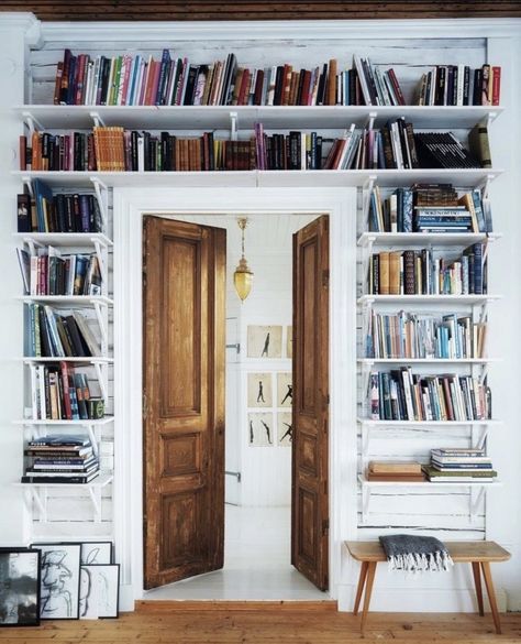 Small Library Room Ideas, Small Library Room, Shelf Over Door, Door Frame Decoration, Ceiling Shelves, Trendy Door, Frame Decoration, Bedroom Remodel, Basement Bedrooms