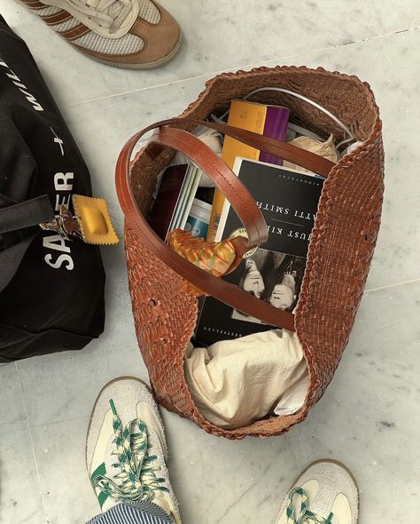 Seattle Aesthetic, Inside My Bag, Hello Weekend, Bag Aesthetic, Inside Bag, What In My Bag, All I Ever Wanted, Jane Birkin, Weekend Bag