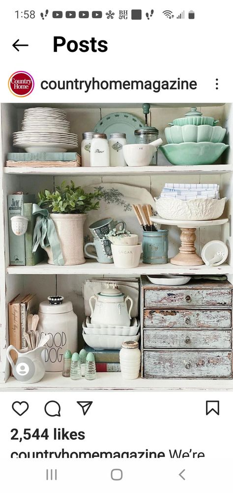 French Brocante Style, Arranging Shelves, Kitchen Corners, Reno Kitchen, Hutch Styling, Antique Ideas, Hutch Ideas, Vintage Booth, Display Kitchen