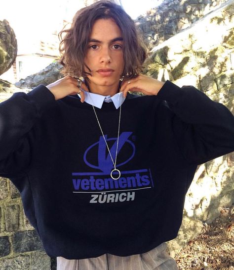 ZURICH @callummullin Collared Shirt Outfit, Collared Shirt And Sweater, Shirt Under Sweater, Sweater Outfits Men, Collard Shirt, Shirt Outfit Men, Mens Fashion Sweaters, Mens Fashion Streetwear, Tyler The Creator