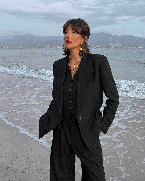 Julie Sergent Ferreri (@juliesfi) • Instagram photos and videos Lady Outfits, Fashion Style Outfits, Elevated Fashion, Street Fits, Graduation Outfit, Black Beauty, Black Blazer, Fitness Beauty, Style Outfits