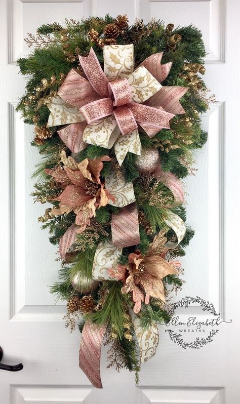 Rose gold teardrop swag. Elegant rose gold wreath for Christmas that can stretch thru winter. #christmaswreaths, #ChristmasWreath, #christmasdecor, #christmas, #Teardrop Door Swag Christmas, Christmas Door Swag, Swag Christmas, Holiday Swag, Teardrop Swag, Rosé Christmas, Rose Gold Decor, Brown Decor, Rose Gold Christmas