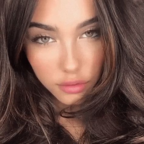 Madison Beer Stare GIF - MadisonBeer Stare Smile - Discover & Share GIFs Madison Beer Makeup, Beer For Hair, Madison Beer Style, Madison Beer Outfits, Hair Gloss, Madison Beer, Instagrammer, Beautiful Eyes, Green Eyes