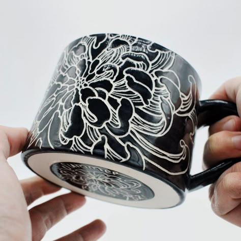 S u m m e r B a l c o m on Instagram: “✨Close-up Chrysanthemum Mug✨ I love sgraffito because the line work is visually striking but also tactile. I am a sculptor at heart, so…” Mug Sgraffito, Sgraffito Ornaments, Ceramic Scrafitto, Sgraffito Mug, Sgraffito Ceramics, Wheel Thrown Pottery, Line Work, Pottery Crafts, Ceramics Pottery Art