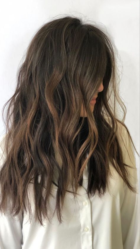 Balayage Brown Hair Medium, Carmel Brunette Hair Caramel Balayage, Fall Brunette Hair Curtain Bangs, Brown Hair Partial Foil, Demintional Brown Hair, Minimal Brunette Balayage, Partial Low Lights For Brown Hair, Brunette Hair Highlight Ideas, Brunette Balayage Hair Low Maintenance