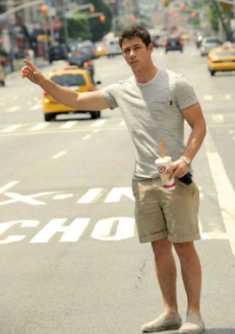 Nick Jones, Latest Summer Fashion, The Jonas Brothers, Mens Summer Outfits, Preppy Summer Outfits, Men's Outfits, Mens Fashion Casual Outfits, Preppy Summer, Nick Jonas