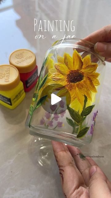 Diy Bottle Art, Jar Painting, Painted Sunflowers, Sunflower Drawing, Painting Glass, Painted Jars, Sunflower Painting, Diy Bottle, Bottle Art