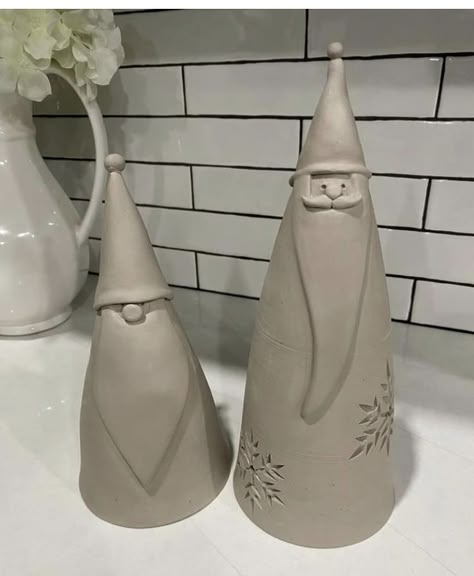 Holiday Ceramics Ideas, Christmas Pottery Ideas Ceramics, Pottery Christmas Ideas, Pottery Gnomes, Christmas Pottery Ideas, Christmas Ornaments Pottery, Winter Pottery, Ceramic Gnomes, Holiday Pottery