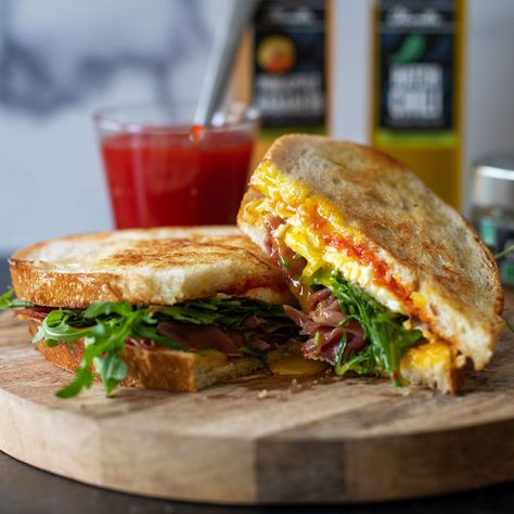 Red Pepper Jam, Jam Breakfast, Prosciutto Sandwich, Pepper Jam, Best Sandwich Recipes, Italian Breakfast, Breakfast Bagel, Egg Sandwiches, Brunch Dishes