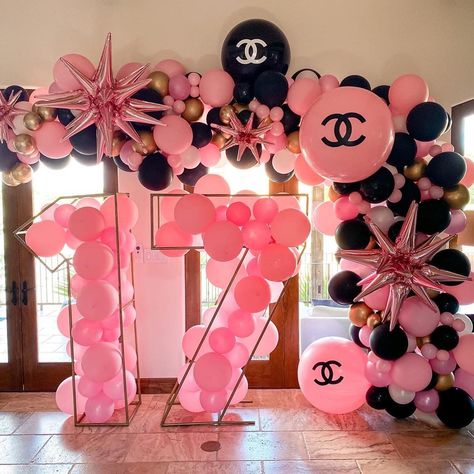 Sassy 17 Birthday Ideas, Pink House Party Decorations, Barbie Birthday Party Ideas For Women, Baddie Birthday Decorations, Chanel Sweet 16 Ideas, 18th Birthday Hotel Party Ideas, Money Birthday Ideas, Hotel Birthday Party Ideas Sweet 16, Sweet 17 Birthday Ideas Theme