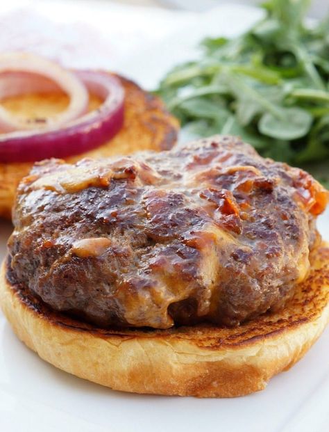 These bacon and cheddar stuffed hamburgers are what summer dinner dreams are made of. A juicy beef ground patty studded with cheddar cheese cubes and crispy bacon, then grilled to perfection. #barbeque #recipe #kenarry #ideasforthehome Stuffed Hamburgers, Favorite Crockpot Recipes, Kid Friendly Food Ideas, Healthy Burger Recipes, Homemade Brioche, Bacon Guacamole, Cupcakes Homemade, Amazing Burger, Cheeseburger Recipe