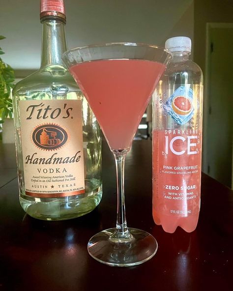 Low Sugar Alcoholic Drinks, Titos Vodka Recipes, Grapefruit Vodka, Ciroc Vodka, Girly Drinks, Pretty Alcoholic Drinks, Flavored Sparkling Water, Keto Cocktails, Best Tequila