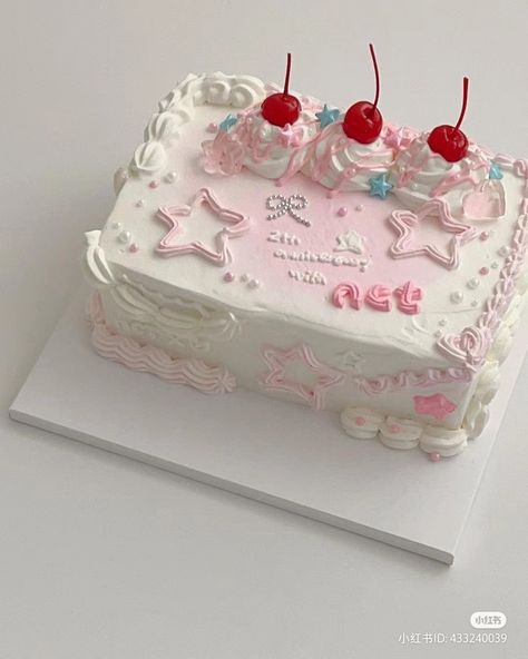 Bolo Da Hello Kitty, Korean Cake, Kawaii Dessert, Mini Cakes Birthday, Birthday Inspo, Cute Baking, Creative Birthday Cakes, Fake Cake, Shoes Retro