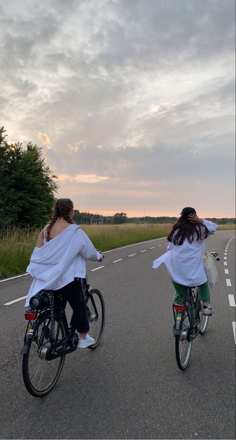 Biking With Friends Aesthetic, Bike At The Beach, Summer Activities Pictures, Summer In A Small Town Aesthetic, Small Town Summer Outfits, 2024 Vision Board Aesthetic Friends, Biking On The Beach, Summer 2024 Inspiration, Friends Summer Bucket List