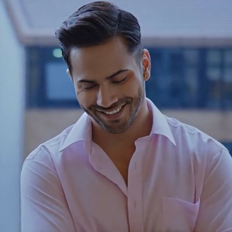 Varun Dhawan Hairstyle, Varun Dhawan Wallpaper, Varun Dawan, Varun Dhawan Photos, Braid Videos, Mine Forever, Film World, Indian Actors, Male Celebs