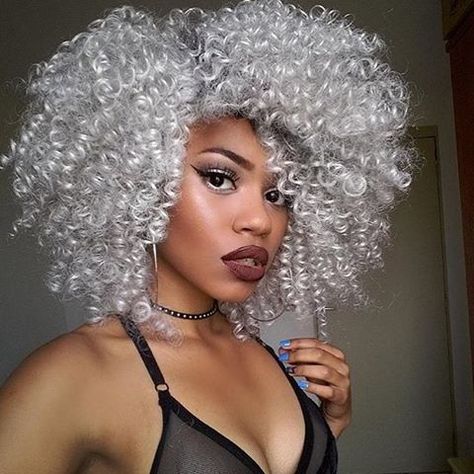 🌹🌹 @marihsantosss #alternativexfashion Curly Wig Hairstyles, White Curly Hair, Ciara Hair, Grey Hair Wig, Cheap Human Hair Wigs, Blond Ombre, Medium Hair Styles For Women, Long Human Hair Wigs, Colored Hair Extensions