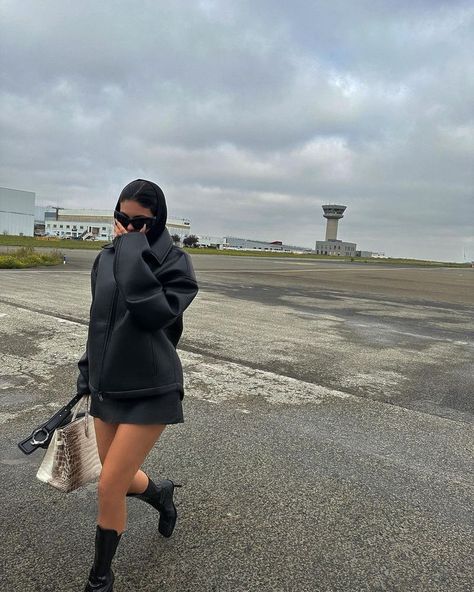 Kylie Jenner Airport, Kylie Jenner Fotos, Kylie Jenner Hair, Kanye West And Kim, Kylie Jenner Pictures, Kylie Baby, Vintage Ski Posters, Kylie Jenner Instagram, Kylie Jenner Look