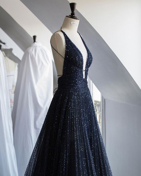 Dior Official on Instagram: “What makes a starry night? Visit the Dior ateliers and see the #DiorSavoirFaire behind the #DiorCouture gown designed by #MariaGraziaChiuri…” Pleated Tulle Dress, Dior 2019, Starry Night Dress, Dior Atelier, A Starry Night, Beautiful Prom Dresses, Dior Couture, Brunch Outfit, Star Dress