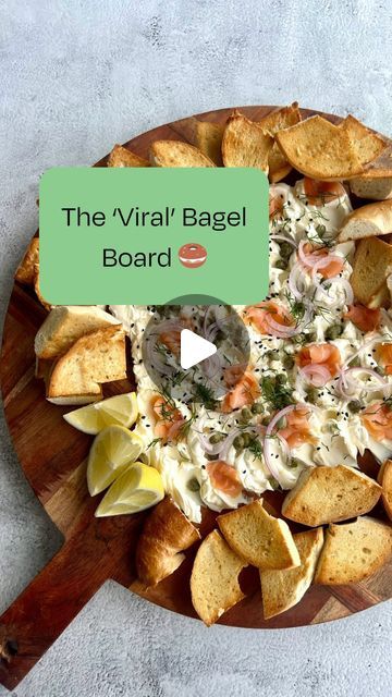 Lunch Ideas For Guests, Bagel Bites Recipe, Bagel Board, Salmon Capers, Breakfast Brunch Menu, Bagel Bar, Bagel Bread, Bagel Toppings, Large Chopping Board