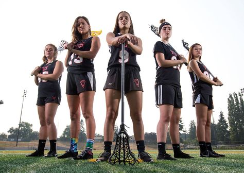 Lacrosse Team Pictures, Lacrosse Team Photos, Team Picture Poses, Lacrosse Senior Pictures, Sports Team Photography, Senior Banner, Hockey Pictures, Lacrosse Team, Sport Portraits