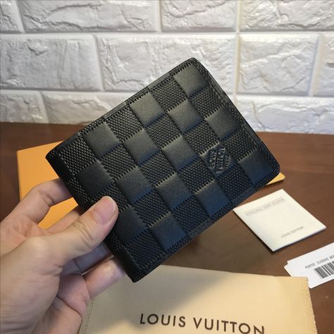 Louis Vuitton lv man short wallet classic check leather Lv Wallet Mens, Luxury Wallets For Men, Louis Vuitton Mens Wallet, Luxury Wallets, Small Leather Accessories, Wallets For Men, Lv Purse, Mens Wallet, Luxury Wallet