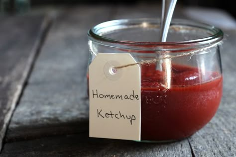 Quick & Easy Homemade Ketchup Ella Vegan, Homemade Ketchup Recipes, Paleo Sauces, Ketchup Recipe, Homemade Ketchup, Homemade Condiments, Simple Rules, Dressing Recipe, Back To Nature