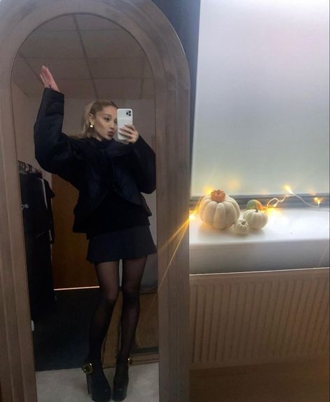 Ariana Grande talk TikTok the Bodyshaming 💔 Ariana Grande Brown Aesthetic, Ariana Grande Selfie, Ariana Grande News, Ariana Instagram, Sam & Cat, Ariana Grande Outfits, Ariana Grande Style, Ariana Grande Photoshoot, Ariana Grande Photos