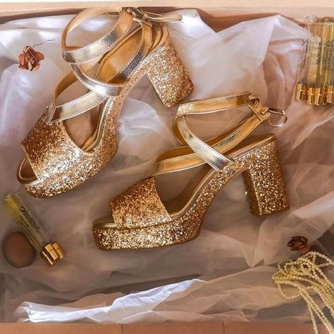 Latest Bridal Sandals Spotted On Real Brides 2019! #shaadiwish #weddingshoes #bridalshoes #bridalheels #heels #bridaltrends #weddingtrends Bridal Sandals Heels, Indian Sandals, Bridal Footwear, Indian Wedding Shoes, Bride Sandals, Bride Heels, Trendy High Heels, Heels Aesthetic, Embroidery Shoes