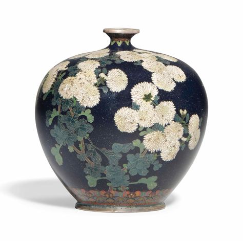 Japanese Porcelain Vase, Asian Pottery Ceramics, Japanese Ceramics Pottery, Pottery Japanese, Chrysanthemum Plant, Japanese Vases, Japanese Vase, Meiji Period, Chinese Vase