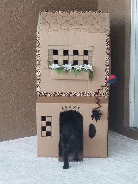 Cat House Diy Cardboard, Cardboard Box Houses, Cardboard Box Diy, Cat Playhouse, Cardboard Cat House, Cat Castle, Cardboard Cat, Cat House Diy, Box House