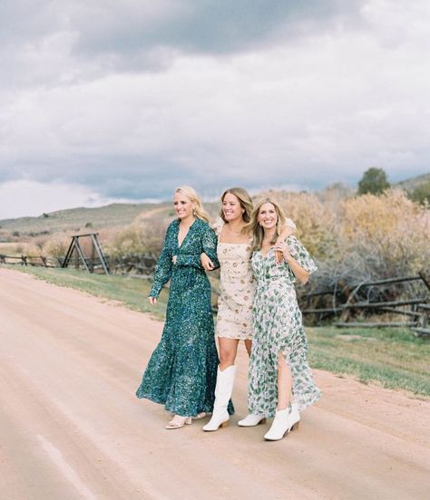 Cowboy Wedding Guest Outfit, Cowboy Cocktail Attire, Mountain Chic Fashion, Western Cocktail Attire, Western Wedding Outfits, Western Wedding Outfits Guest, Western Wedding Guest Outfit, Mountain Formal, Western Cocktail