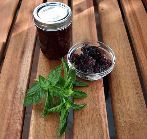 Basil Jam, Easy Jam, Canned Fruits, Canning Jam, Homemade Jelly, Canned Vegetables, Blackberry Jam, Prepared Food, Cured Meats