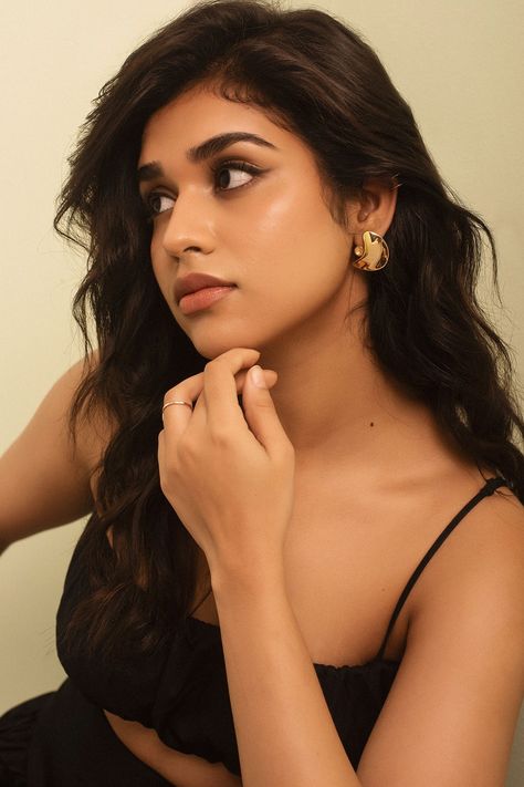 Meenakshi Govindharajan sizzling photoshoot stills - South Indian Actress Meenakshi Govindharajan, Black Anarkali, Mini Jumpsuit, Short Bodycon Dress, Saree Photoshoot, Malayalam Actress, Black Saree, Green Saree, Bralette Top