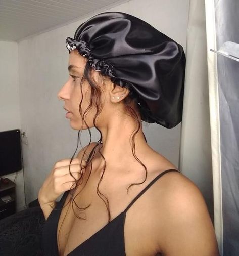 Bonnet Aesthetic, Maintaining Curly Hair, Silk Hair Bonnets, Curly Hair Overnight, Sleep Hairstyles, Diy Hair Scrunchies, Silk Bonnet, Satin Bonnet, Hair Bonnet