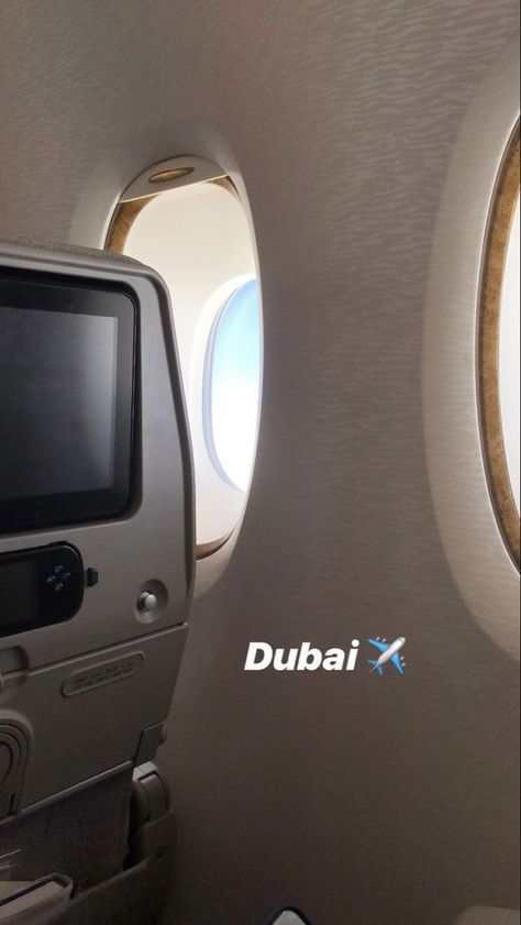 Welcome Dubai Dubai Photos, Dubai Holidays, Dubai Airport, Dubai Vacation, Airport Aesthetic, Dubai Aesthetic, Airplane Photography, Travel Picture Ideas, Airplane Window