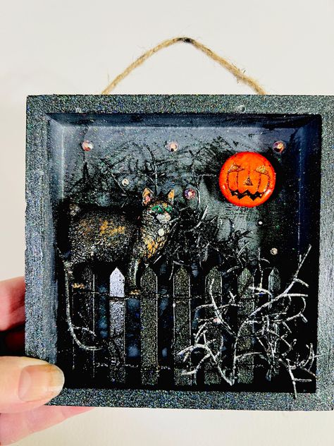 Halloween Decorations Picture Frames, Upcycle Dollhouse Halloween, Halloween Doll House Haunted Dollhouse, Spooky Picture Frame, Halloween Printers Tray, Halloween Diorama, Halloween Shadow Box, Halloween Wall Decor, Harvest Moon