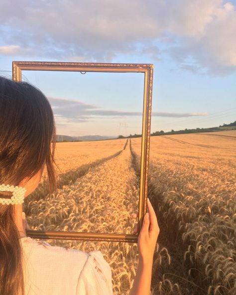 Desert Photoshoot Ideas, Picture Of A Person, Ethereal Photography, Street Photography Portrait, Creative Self Portraits, Field Photoshoot, Beautiful Eyes Color, Female Farmer, Dreamy Artwork