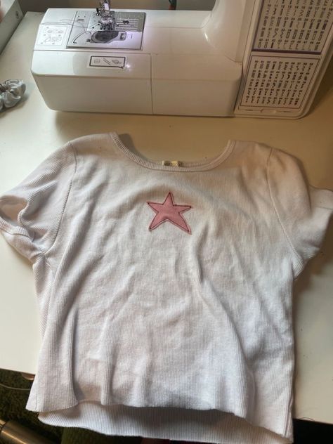 Shirt Design Inspiration Creative, Thrifted Tee Shirts, Star Top Pink, Star Tee Shirt, Fabric Stitch Shirts, Patch Work On Tshirt, Cute Thrifted Clothes, Diy Shirt Aesthetic, Star Patchwork Shirt