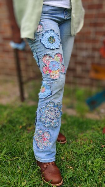 Generated Description with relevant hashtags. #Couture #Patchwork #Denim_Embroidery_Ideas #Jean_Patches_Ideas Happy To Me, Bohemian Jeans, Upcycling Clothing, Embroidery Jeans Diy, Applique Jeans, Denim Crafts Diy, Blue Jeans Crafts, Repurposed Clothing, Denim Ideas