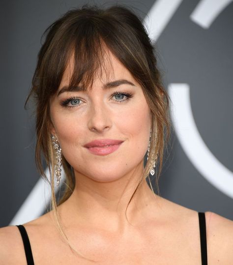 Found: The Best Bangs for Every Face Shape, According to Experts Blond Pony, French Fringe, Short Side Bangs, Rectangle Face, Dark Brunette Hair, Textured Bangs, Dakota Johnson Style, Red Carpet Hair, Simple Ponytails