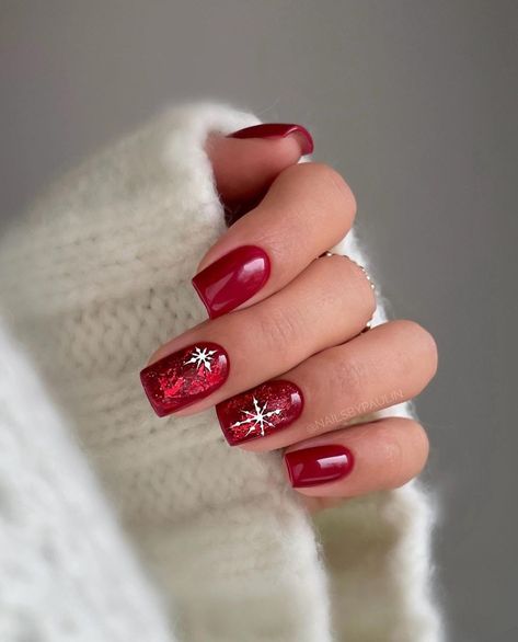 Shellac Nails Fall, Holiday Acrylic Nails, Santa Nails, Red Nails Glitter, Kutek Disney, Christmas Gel, Milky Nails, Red Christmas Nails, October Nails