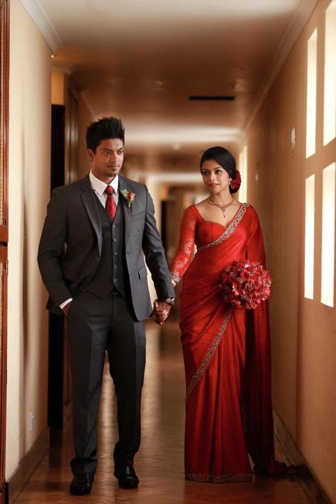 Red Saree Bridal Receptions, Reception Look For Couple, Red Saree Pre Wedding Shoot, Indian Wedding Bride Groom, Simple Red Saree Bride, Red Saree Bride And Groom, Indian Bride And Groom Reception Outfits, Reception Look For Bride And Groom, Indian Wedding Saree For Bride