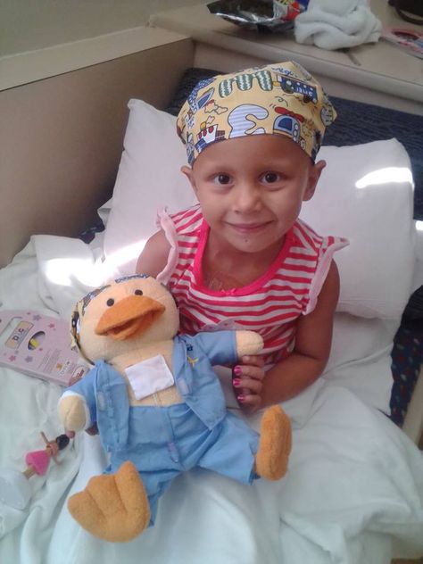 Ashley Craig's daughter and her Chemo Duck! Peds Oncology Nurse, Peds Oncology Nursing, Pediatric Oncology Aesthetic, Pediatric Oncology Nurse Aesthetic, Child Life Specialist Aesthetic, Oncology Aesthetic, Pediatric Oncologist, Children Doctor, Pediatrics Doctor